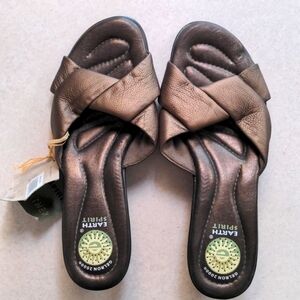 NWT! Earth Spirit Sandals Women Size 9 Brown Metallic Leather Straps Slip-ons